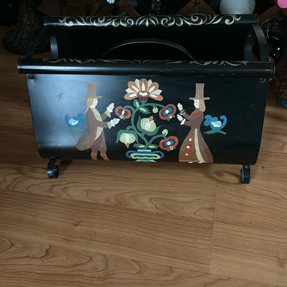 Vintage Tole Folk Art Americana Metal Magazine Newspaper Rack - Picture 5 of 5